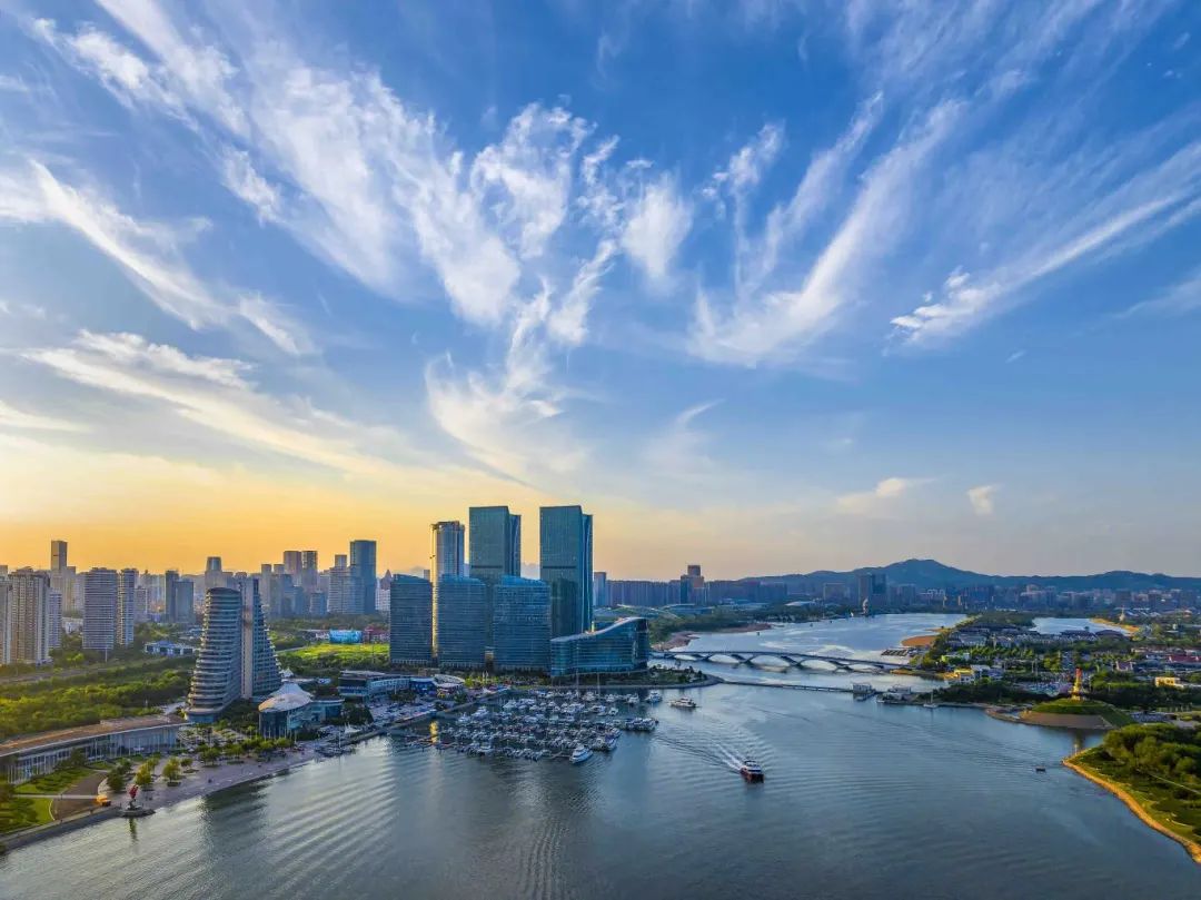 包含赛地聚焦——德甲转会期热度飙升；金州勇士回应争议；目标明确；控场能力受关注的词条