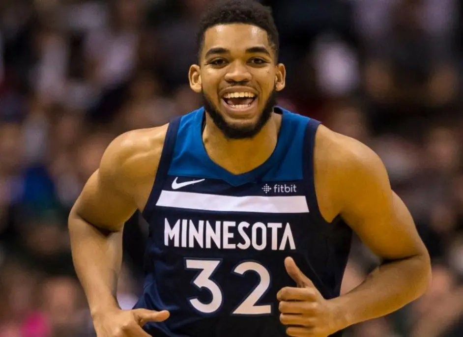 全明星赛集结日走向成谜，夏洛特黄蜂造点机会，球迷炸锅，球探报告显示潜力(夏洛特黄蜂队和鹈鹕队)