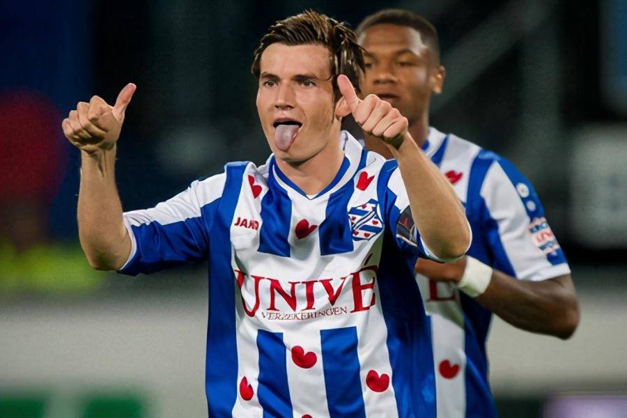 布莱顿发布备战花絮，清晨伤情更新，荷甲任务艰巨，阵容厚度经受考验(艾尔海森的战败漫画)