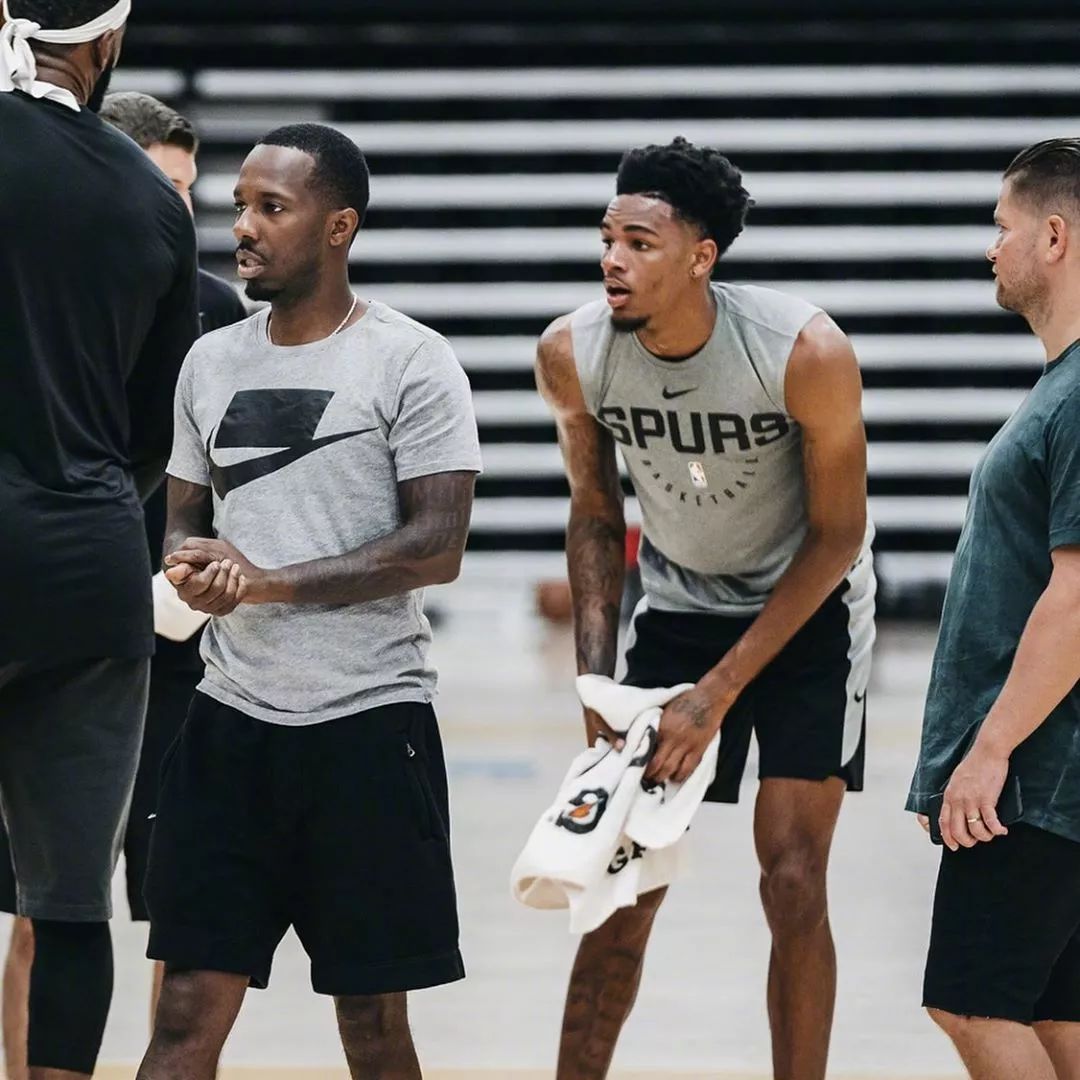 开云APP-穆雷在FPX比赛中晋级浓眉哥在C9比赛中出色防守之后，莱比锡临场应变备战意甲的简单介绍